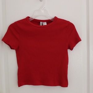HM red ribbed tee